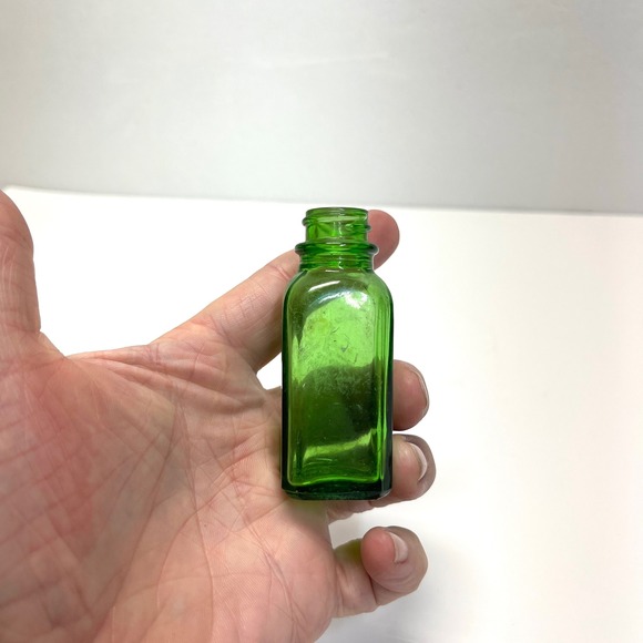 Vintage Green Glass Apothecary Bottle Small Medicine Vial Pharmacy Collectible - Picture 3 of 9